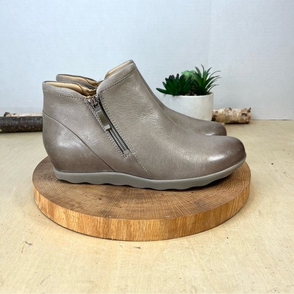 Dansko Miki Taupe Burnished Leather Ankle Boots Zip Booties Size 39 - Picture 1 of 16